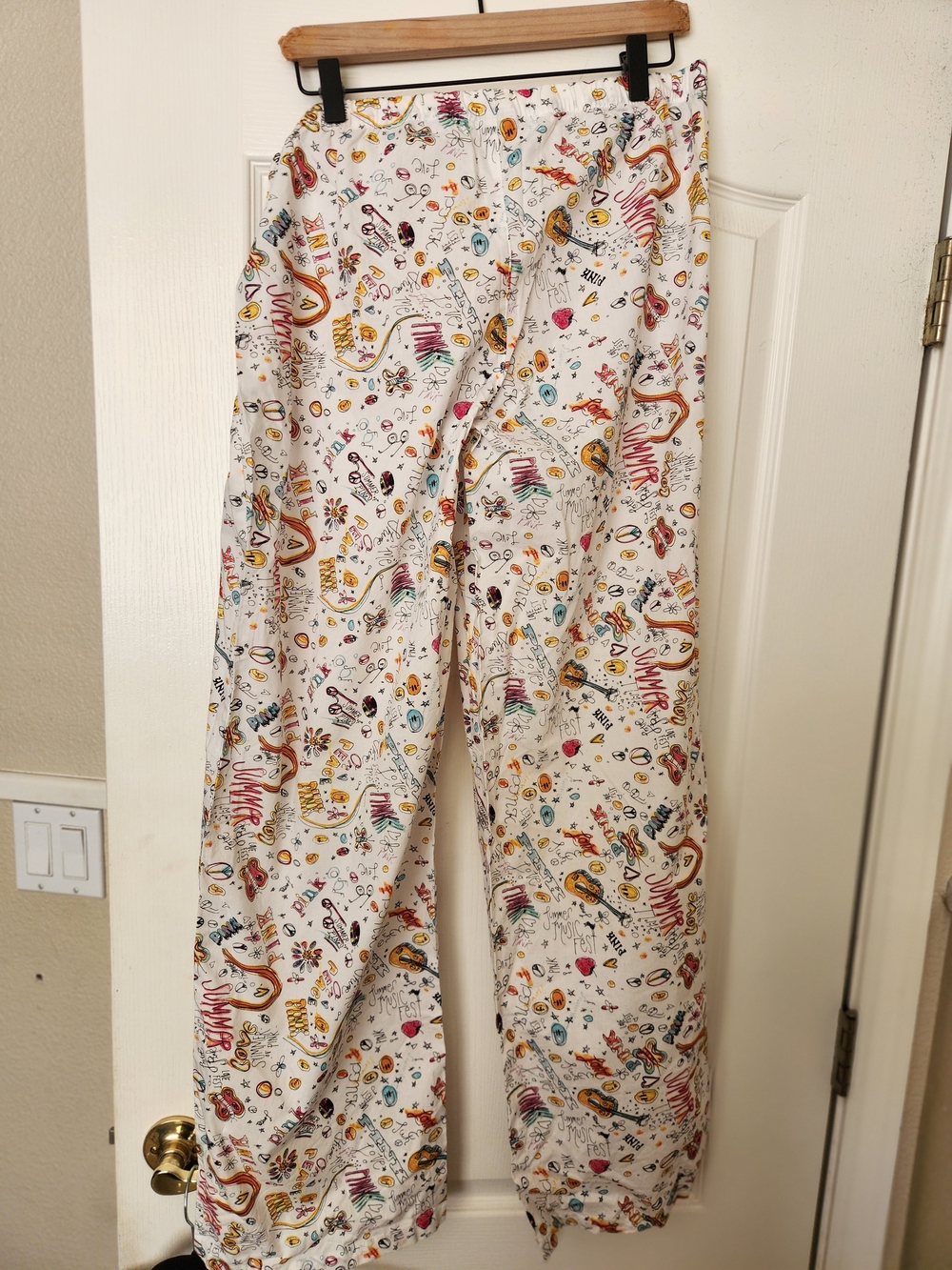 Victoria's Secret PINK White Lounge Pants with Multicolor Graphic Print - Picture 2 of 4